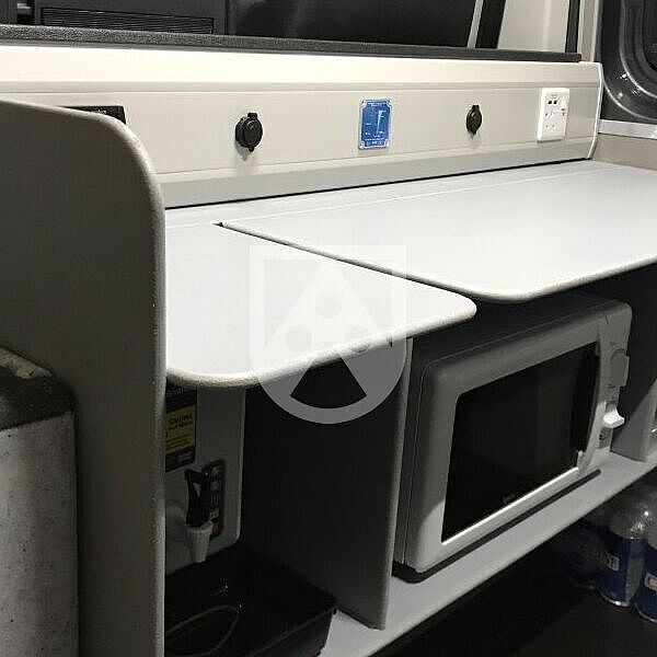 野营巴士中的 Foamlite® 塑料车辆制造板
