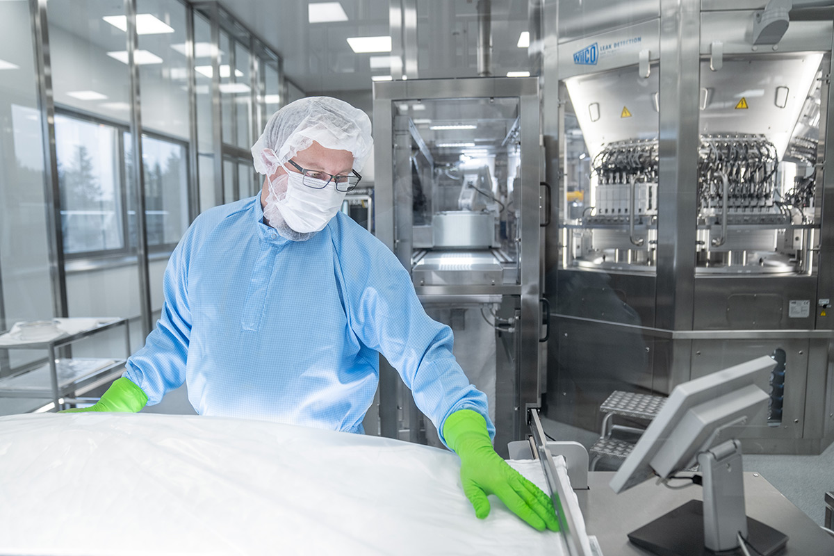 Pharmaceutical packaging - highest hygiene standards in cleanroom production 